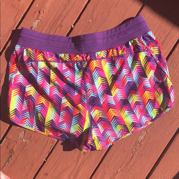 NWOT FABLETICS LINED SHORTS W/ DRAWSTRING, SIZE M - Picture 4 of 6